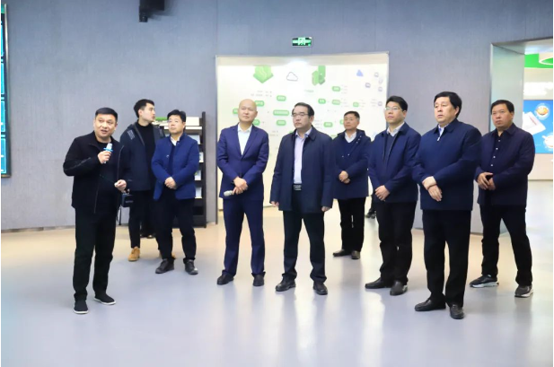 河南省農(nóng)業(yè)農(nóng)村廳黨組書記、廳長(zhǎng)孫巍峰蒞臨金豆子集團(tuán)調(diào)研